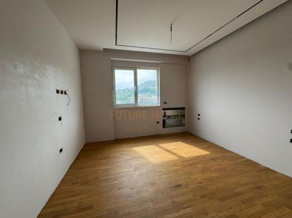Shitet, Penthouse 3+1+3 Poste Parkimi, Green Terrace, Liqeni i Thate