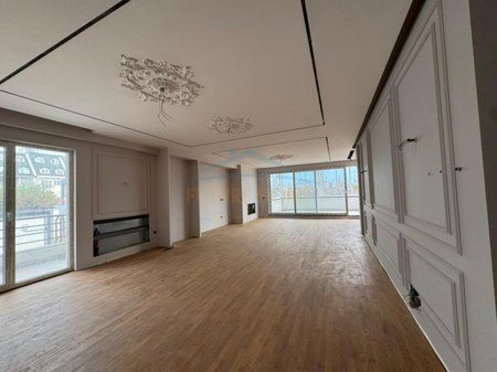 Shitet, Penthouse 3+1+3 Poste Parkimi, Green Terrace, Liqeni i Thate