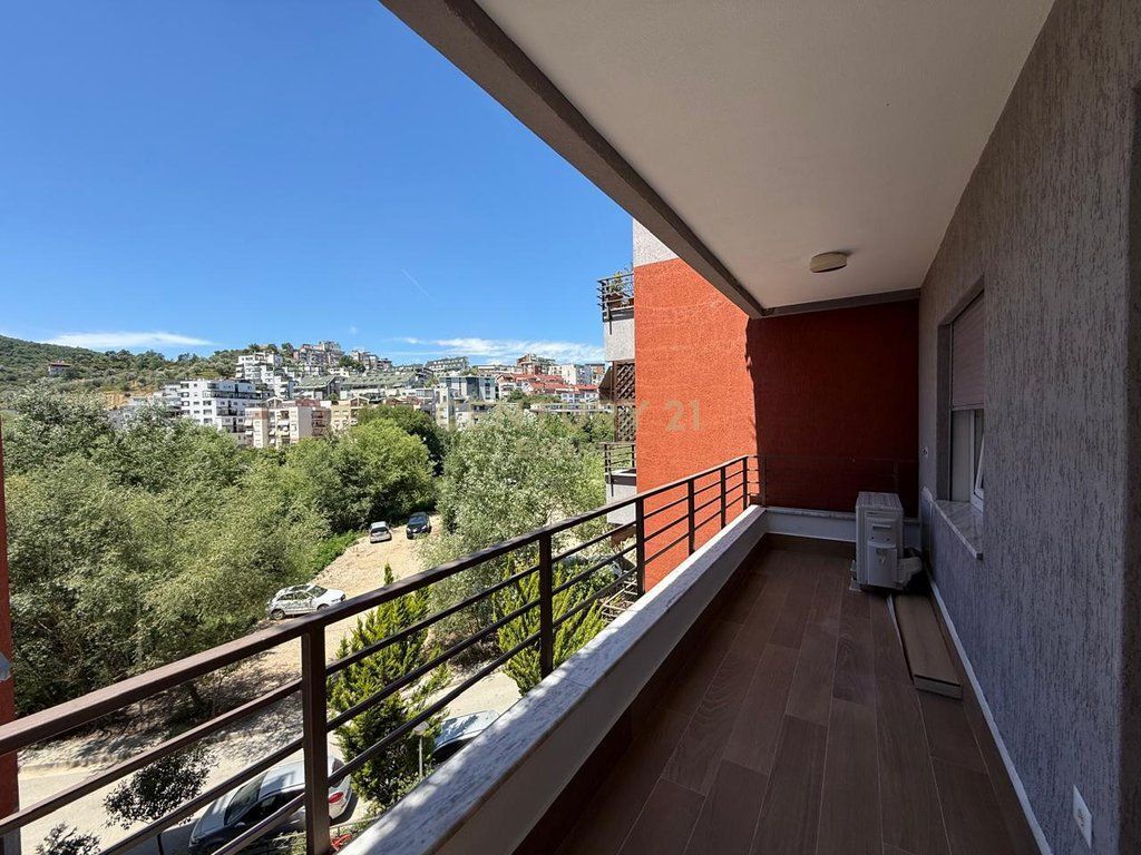 Apartament 2+1+2 per shitje prane Radisson, te Liqeni i Thate