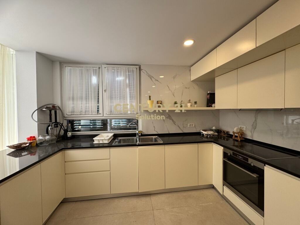 VILLA FOR SALE IN QERRET!