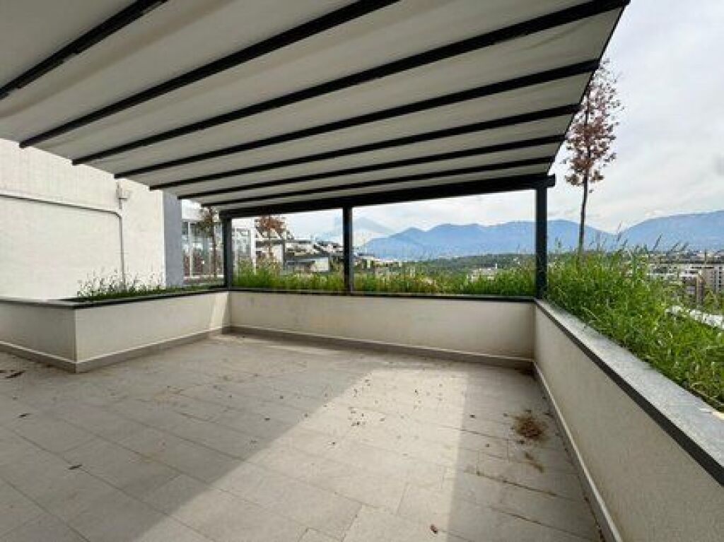 Shitet, Penthouse 3+1+3 Poste Parkimi, Green Terrace, Liqeni i Thate