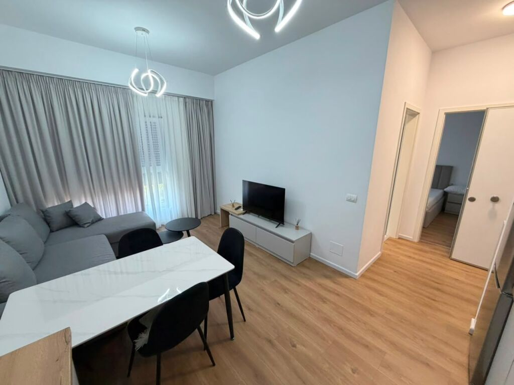 🏡 Affittasi Appartamento 1+1  📍 Indirizzo: Ali Demi, Complesso Kaimi💰 Prezzo: 40.000 Lek/mese