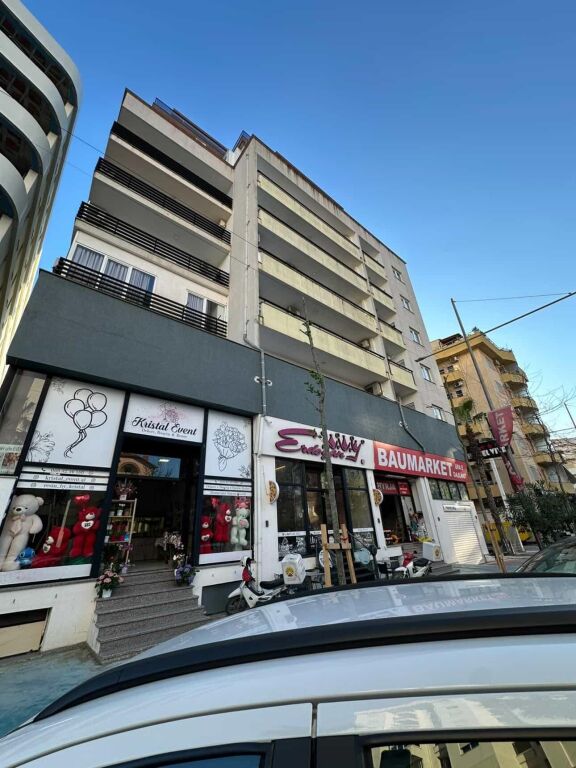 VENDESI APPARTAMENTO 1+1 VICINO ALLA PIZZERIA ERDOGAN, SPIAGGIA, DURRËS