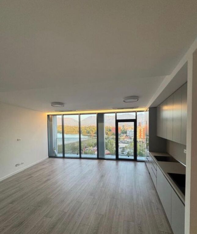 🏢 Jepet Zyrë me Qira – Lake View, Liqeni Artificial  📍 Lake View Residence, pranë Liqenit Artificial