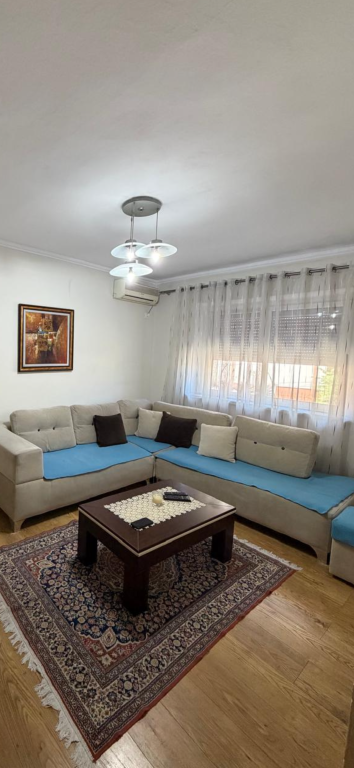 Shkolla e Bashkuar jepet apartament me qera 1+1