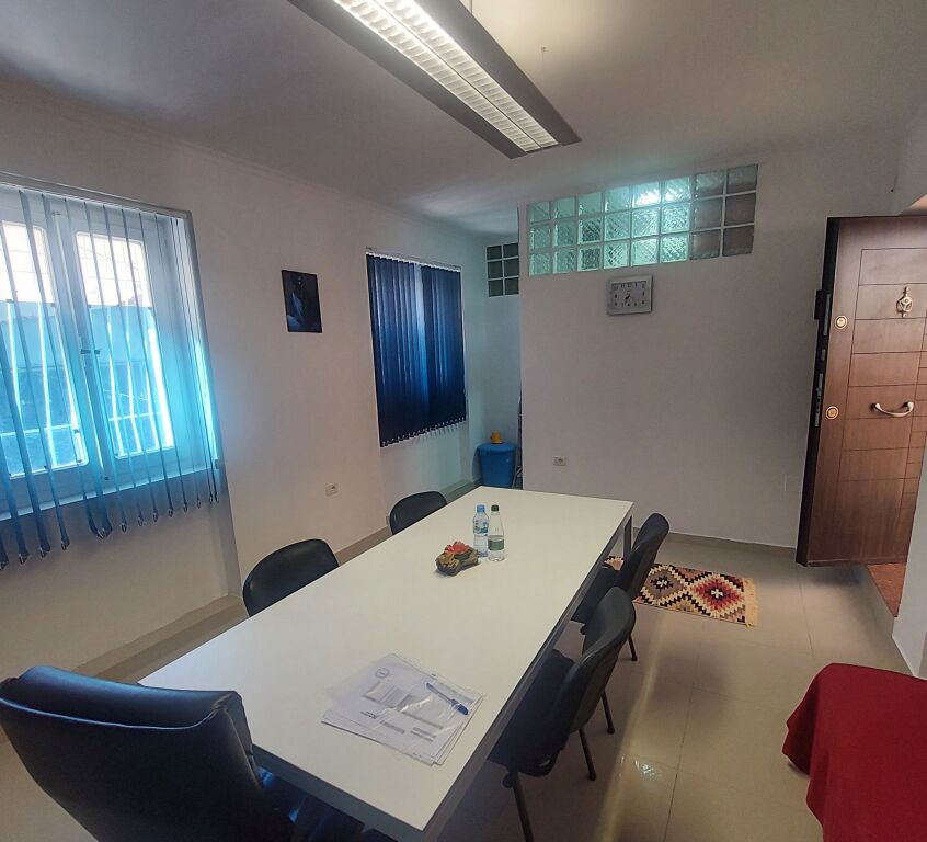 Qera | Ambjent Biznesi | Skanderbeg Square | 350 €/muaj