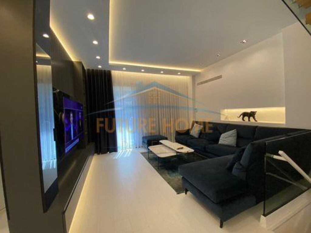 For sale, Triplex 4+1+3+4 Parking Spaces, Grey Stone Residence, Dry Lake