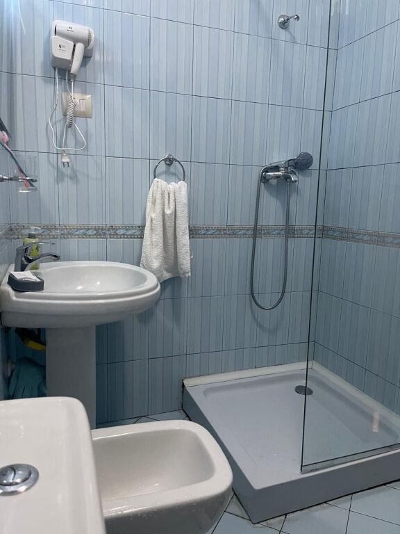 Apartament 1+1 me qira – Bllok, Sheshi Willson !