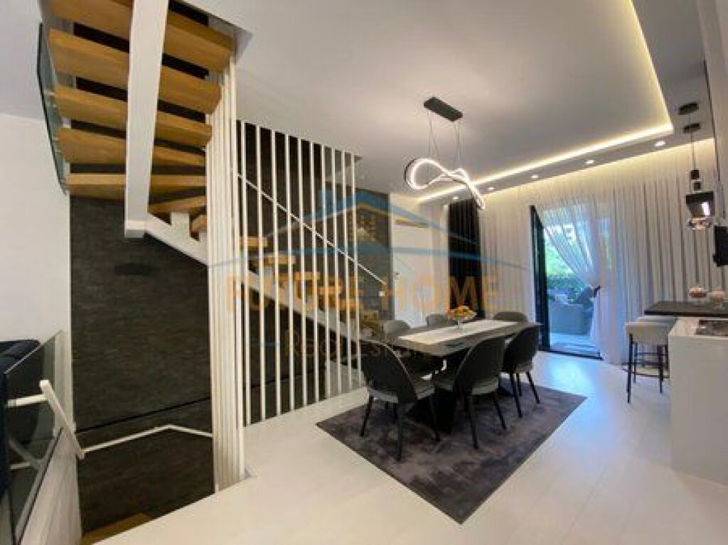 For sale, Triplex 4+1+3+4 Parking Spaces, Grey Stone Residence, Dry Lake