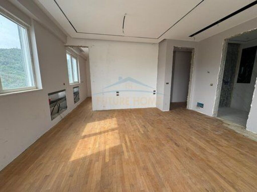 Shitet, Penthouse 3+1+3 Poste Parkimi, Green Terrace, Liqeni i Thate