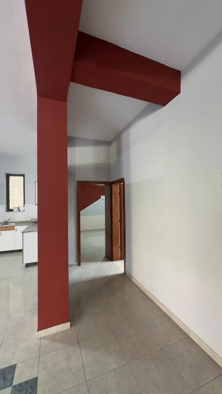 In Affitto: Locale Commerciale nel Cuore di Tirana 📍Via Durazzo all'inizio / Dietro il negozio di fiori - 120 m² | 850 €/Mese