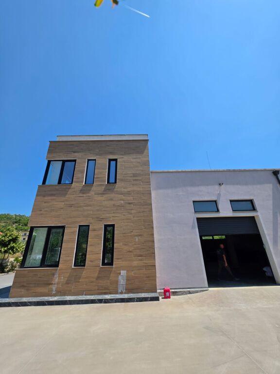 🏢 MAGAZZINO MODERNO IN AFFITTO A PRUSH – Kombinat | 200m² | Nuova Costruzione | Standard Moderni | Altezza 5m 💥 100.000 Lek/Mese 🔥🔥