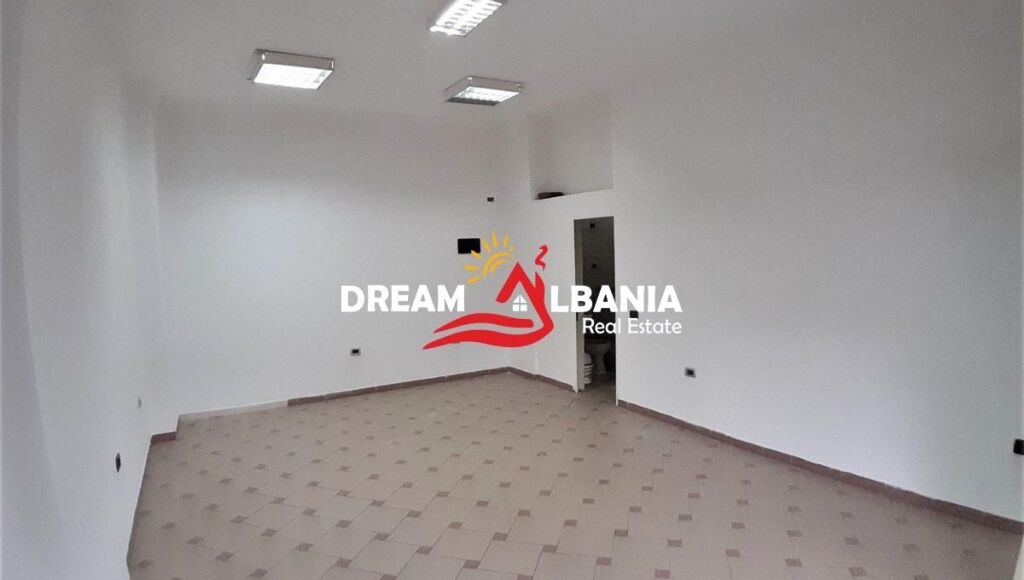 Dyqan per shitje ne Rrugen e Durresit prane Ish Ambasades Jugosllave ne Tirane (ID 4171194)