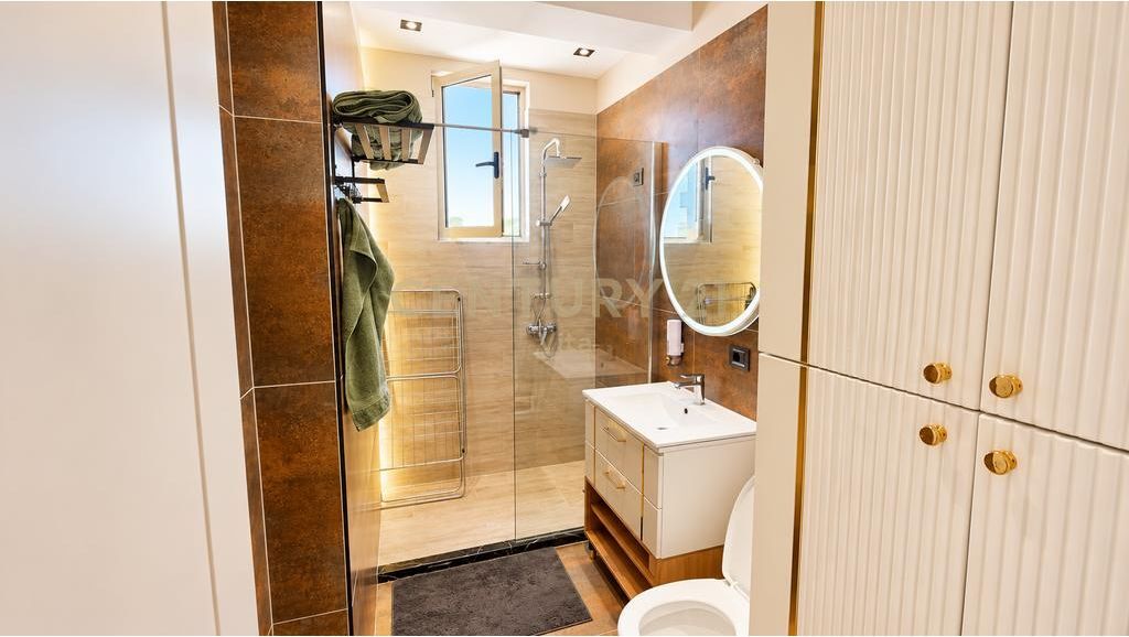 JEPET ME QERA APARTAMENT LUKSOZ ME PAMJE NGA DETI  PARKIM I DEDIKUAR NE VOLLGA, DURRES!!!