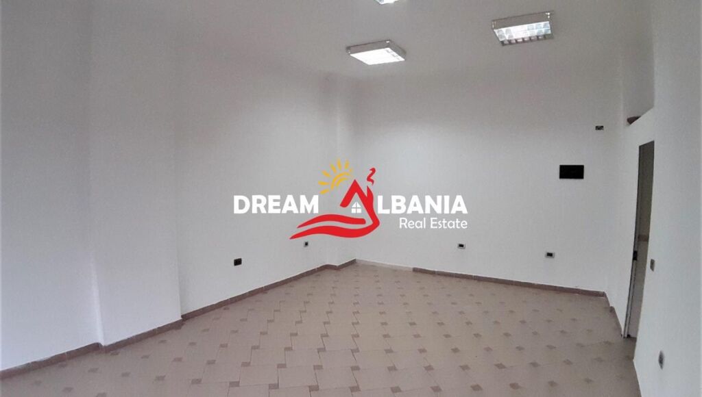 Dyqan per shitje ne Rrugen e Durresit prane Ish Ambasades Jugosllave ne Tirane (ID 4171194)