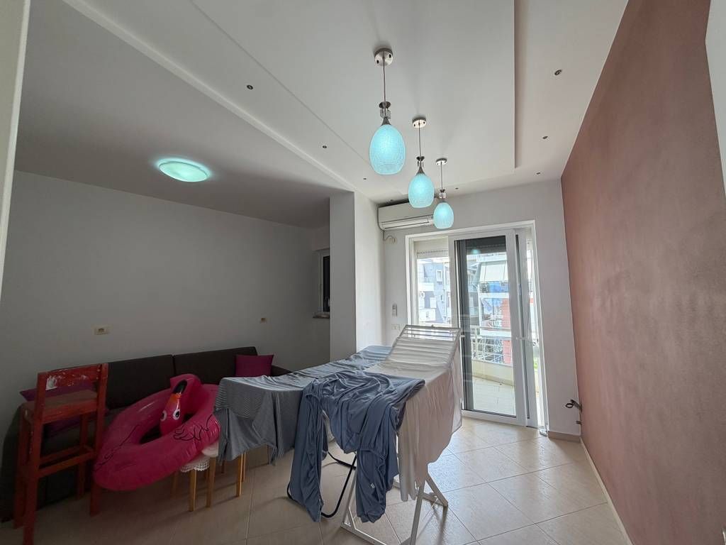 SARANDË, ATTICO+PARCHEGGIO IN VENDITA CON VISTA APERTA SUL MARE