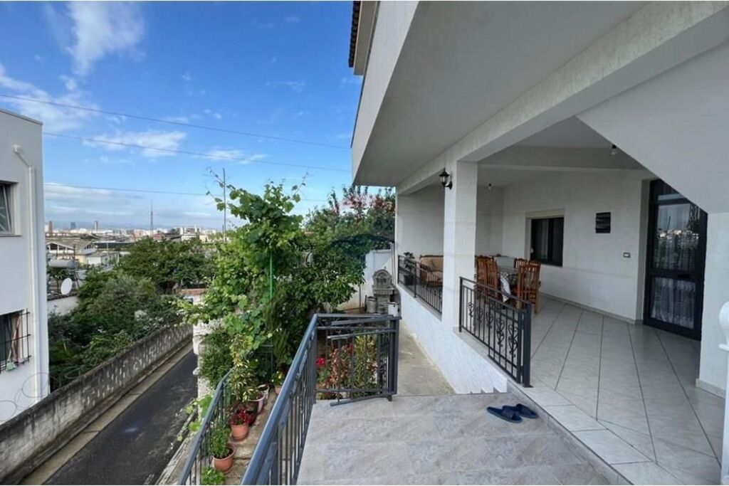 Apartament - Për Qira - Rruga Ali Shefqeti, Tiranë