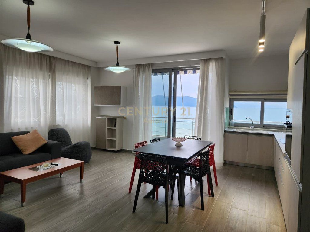 Appartamento 2+1 con Vista Mare Completa a Lungomare 1