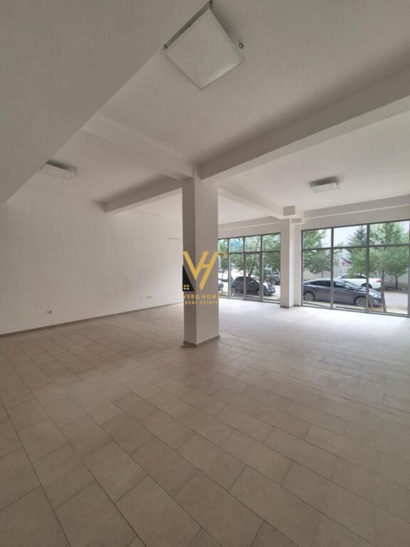 SHOP FOR RENT 95 M2 AT PARIS COMMUNE 1,500 EURO