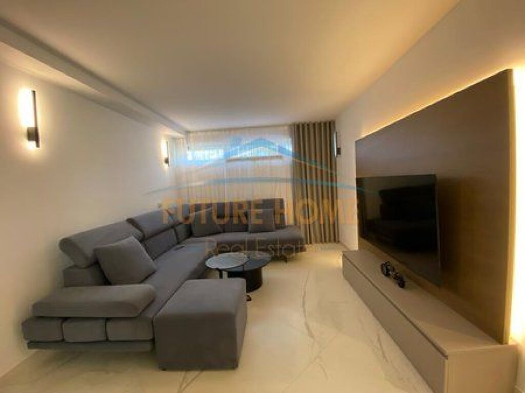 For sale, Triplex 4+1+3+4 Parking Spaces, Grey Stone Residence, Dry Lake