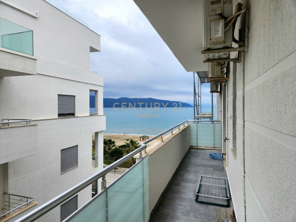 Appartamento 2+1 con Vista Mare Completa a Lungomare 1