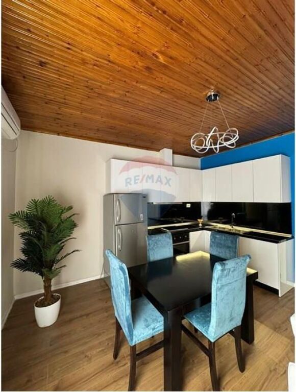 Jepet me qira apartament 1+1 te Shallvaret