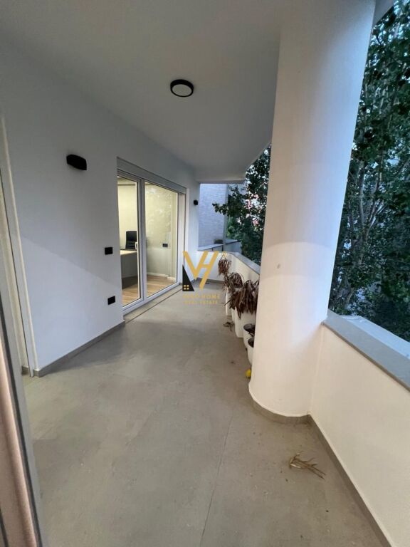 JEPET ZYRE 100 M2 ME QIRA TE LIQENI I THATE 900 EURO