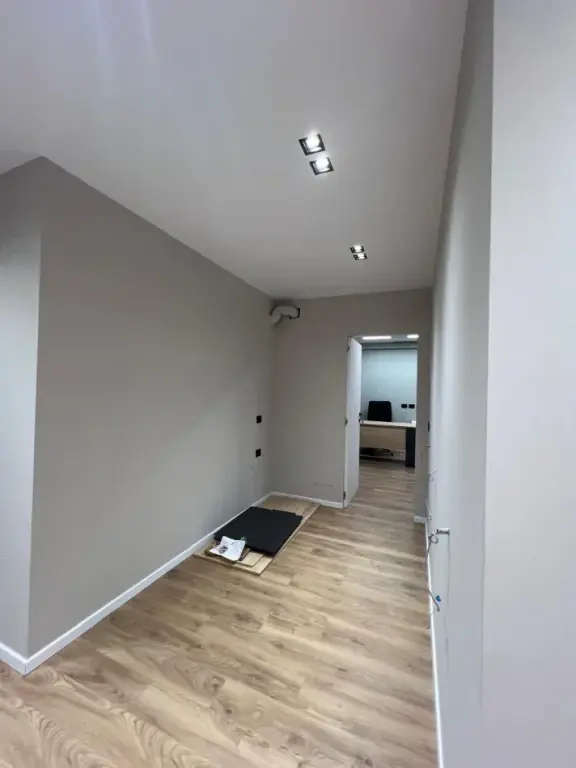 Qera | Ambjent Biznesi | Liqeni i Thatë | 900 €/muaj