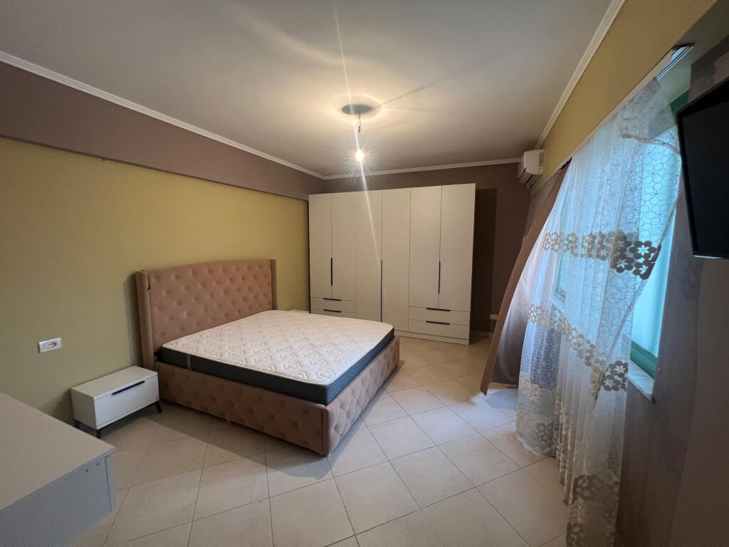 Jepet apartament me qera 2+1+2