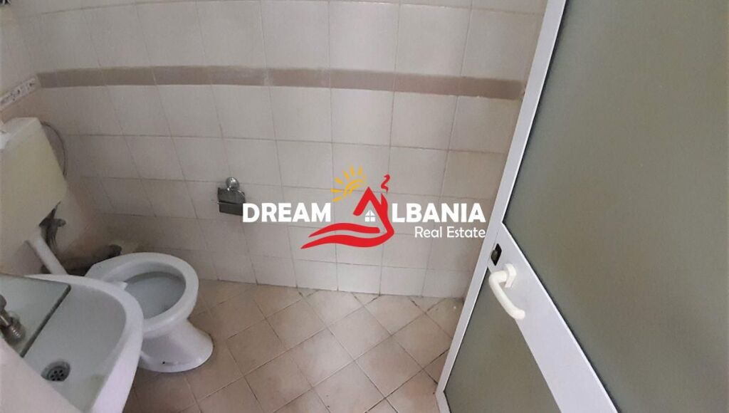 Dyqan per shitje ne Rrugen e Durresit prane Ish Ambasades Jugosllave ne Tirane (ID 4171194)