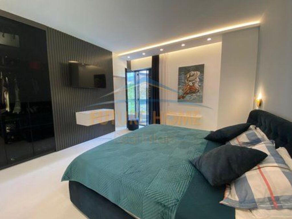 For sale, Triplex 4+1+3+4 Parking Spaces, Grey Stone Residence, Dry Lake