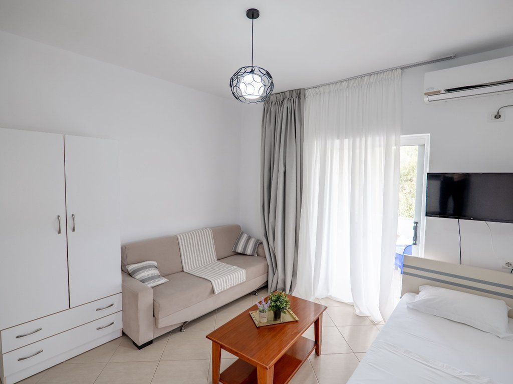 KSAMIL, VILLA IN VENDITA CON 9 APPARTAMENTI