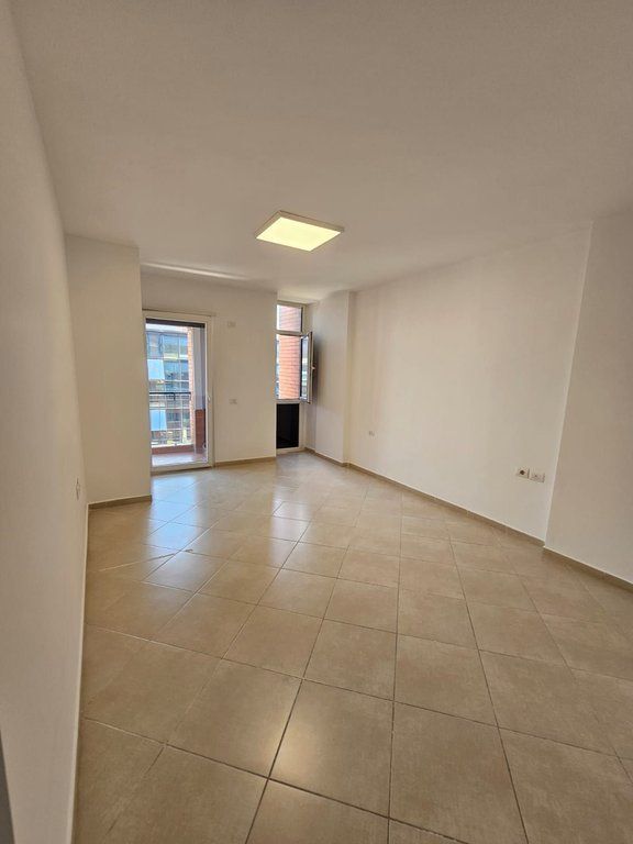 Appartamento in affitto per uffici/lavoro, di fronte a SPAK 650 € /Mese