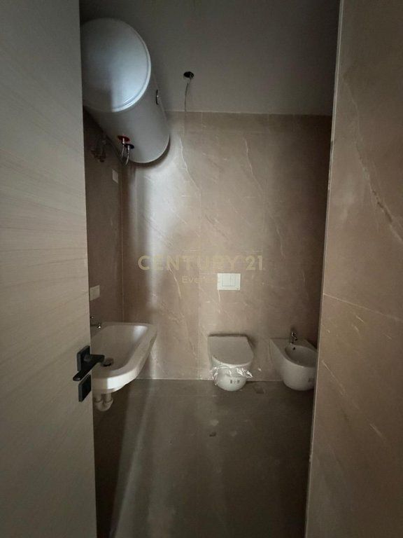 NEAR TV KLAN-OFFICE FOR RENT