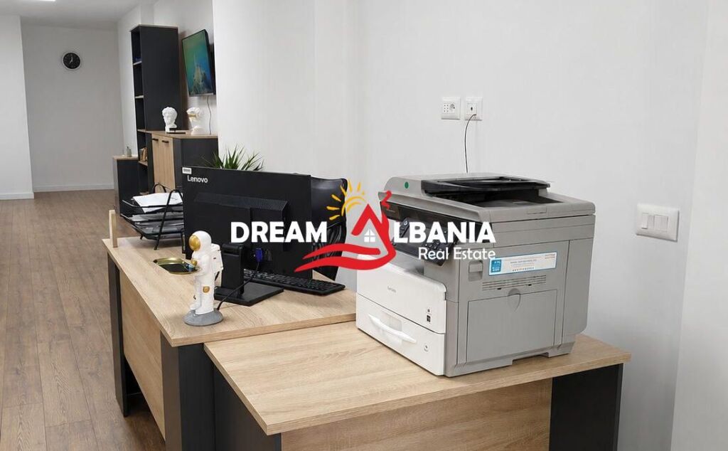 Ufficio in Vendita o in Affitto all'Incrocio di Laprakë-TIRANA (42611561)