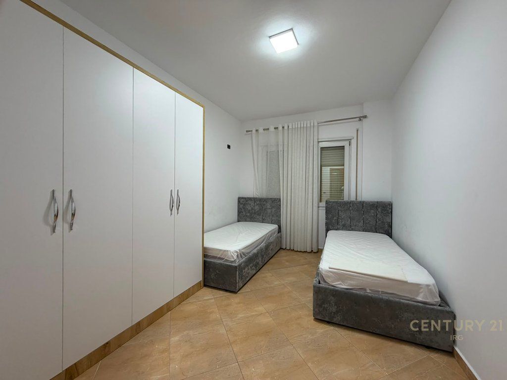 Apartament 2+1+2+ Post Parkimi ne zonen e Kopeshtit Botanik. IRG143208
