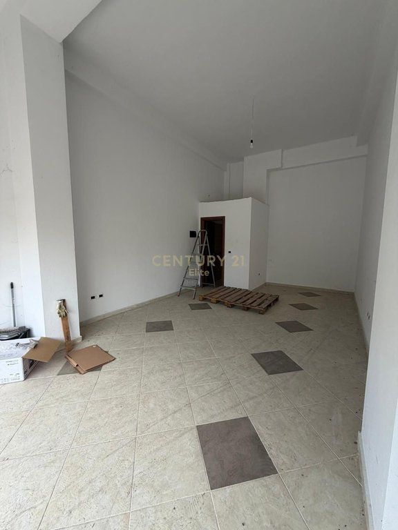 Premises for rent, Astir