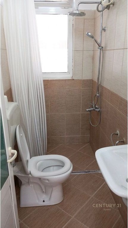 Affittiamo appartamento 1+1 al primo piano di una villa, nella zona di Lapraka!