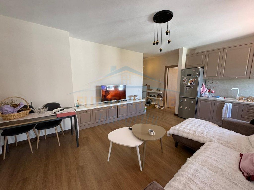 Qera, Apartament 1+1, Rruga e Dibrës, Tiranë.