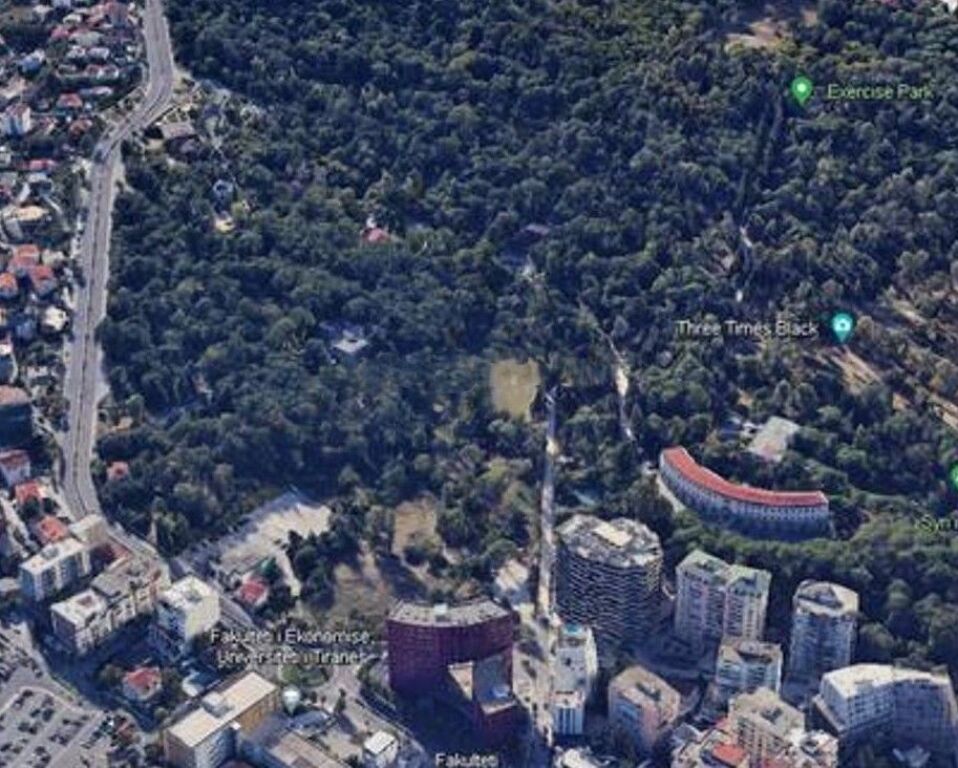 VENDITA TERRENO EDIFICABILE VICINO AL PARCO DEL LAGO ARTIFICIALE, STRADA DI ELBASAN!