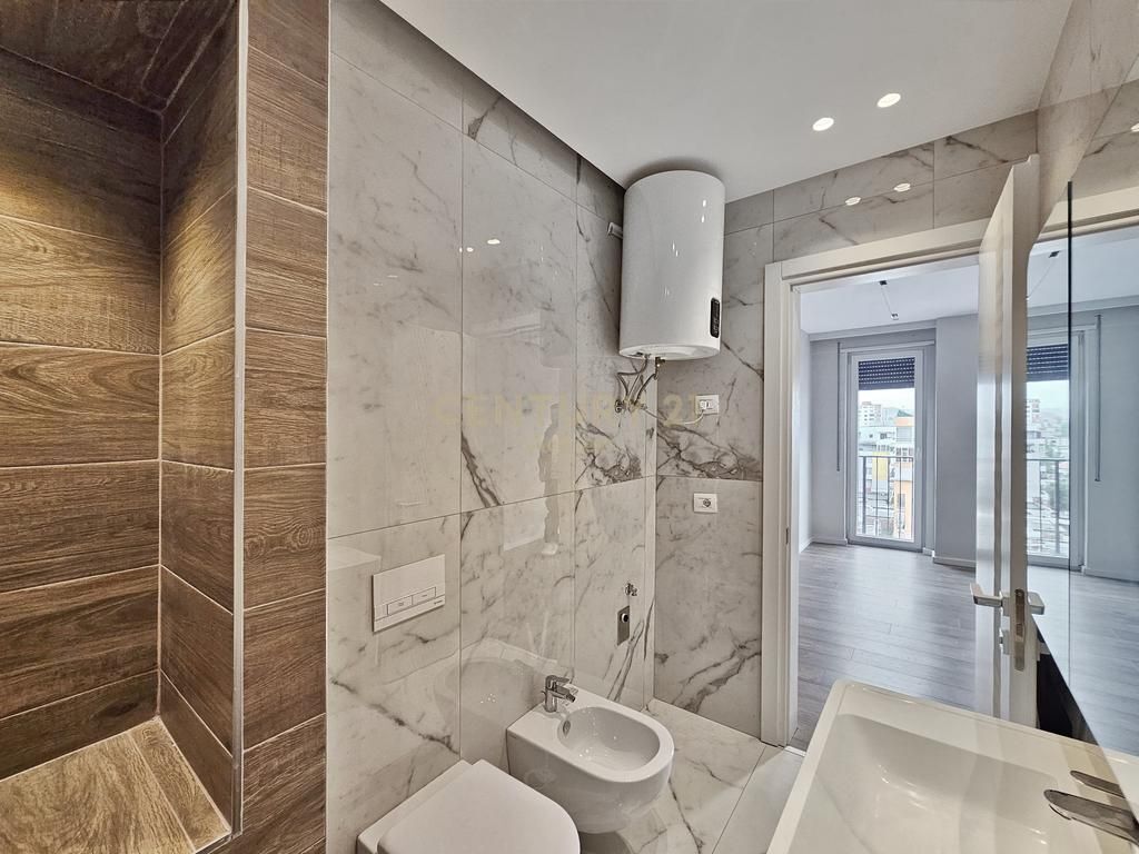 🏡 Jepet me Qira Apartament 3+1 në Zonën e 21 Dhjetorit, Tiranë
