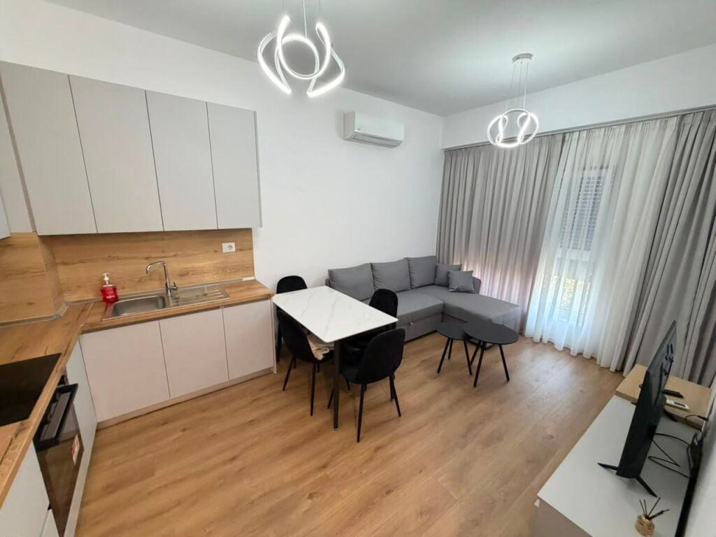 🏡 Affittasi Appartamento 1+1  📍 Indirizzo: Ali Demi, Complesso Kaimi💰 Prezzo: 40.000 Lek/mese
