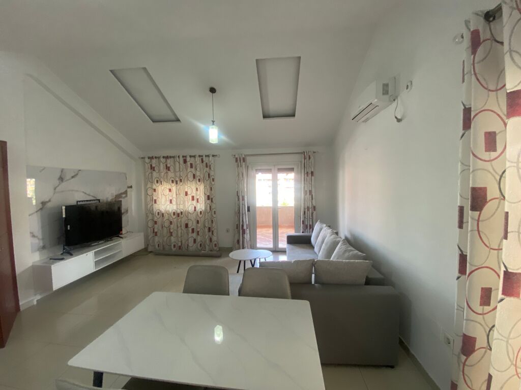 Jepet dupleks me qera kristal Center !