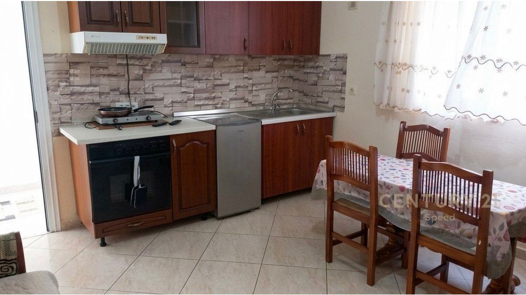 Affittiamo appartamento 1+1 al primo piano di una villa, nella zona di Lapraka!