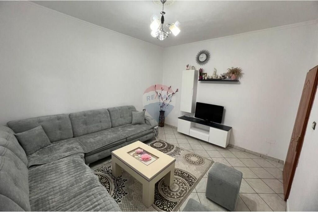 Apartament - Për Qira - Rruga Ali Shefqeti, Tiranë