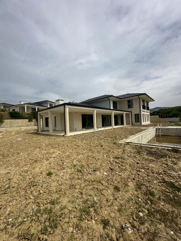 VILLA IN VENDITA VALLËS VIRIDI RESIDENCE, VICINO A TEG