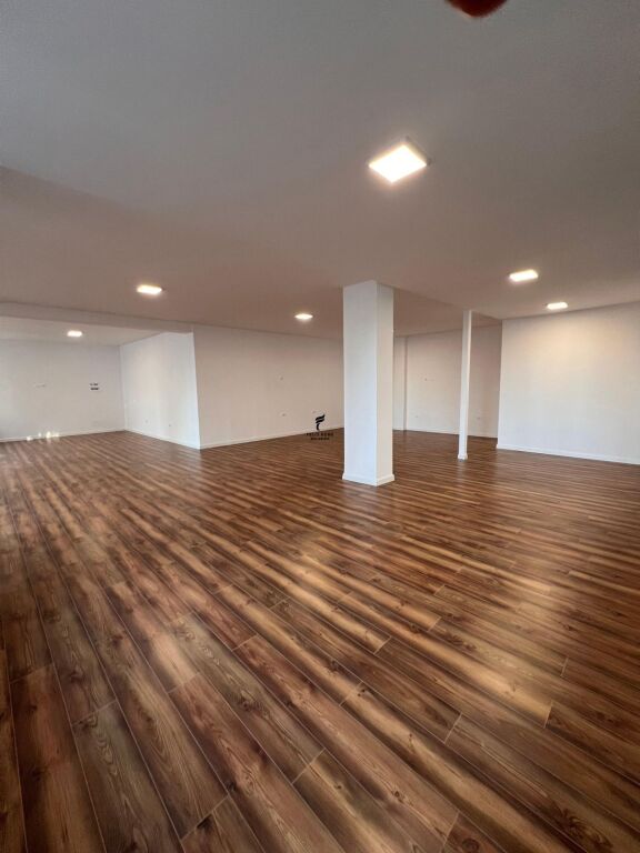 ZYRE ME QERA 150 M2 LIQENI THATE 180.000 LEKE FH-79609