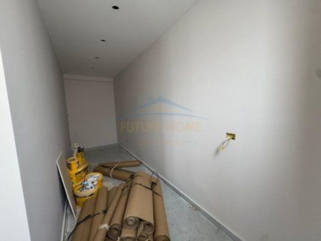 Shitet, Penthouse 3+1+3 Poste Parkimi, Green Terrace, Liqeni i Thate