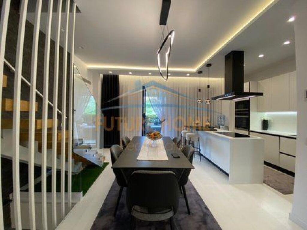 For sale, Triplex 4+1+3+4 Parking Spaces, Grey Stone Residence, Dry Lake