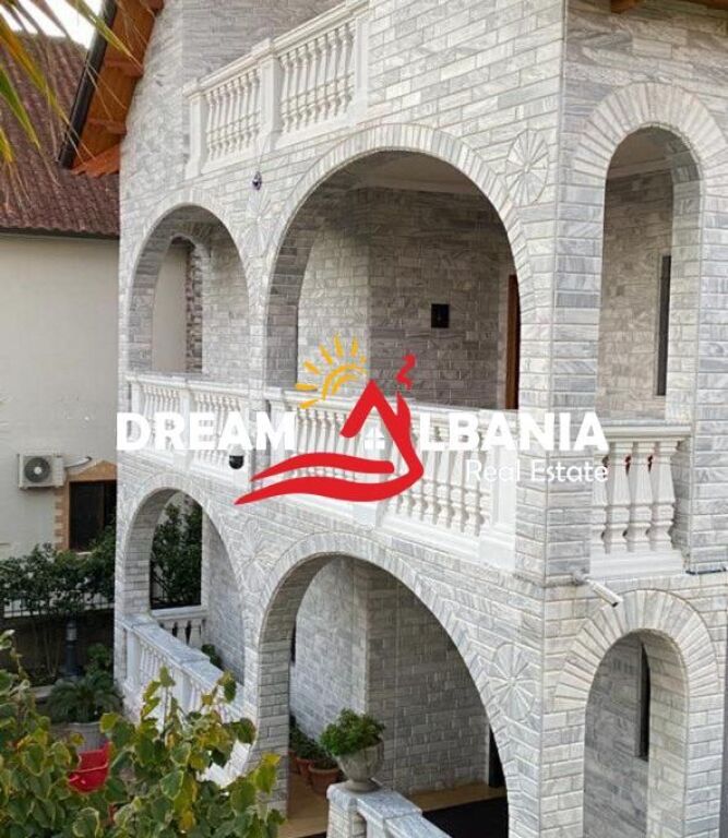 3-storey villa for sale on the Tirana-Durres highway near Casa Italia (ID 4151065).